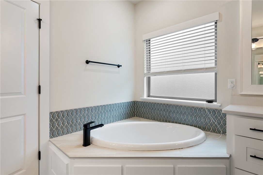 Woodhaven Manor Sub Rogers - Residential