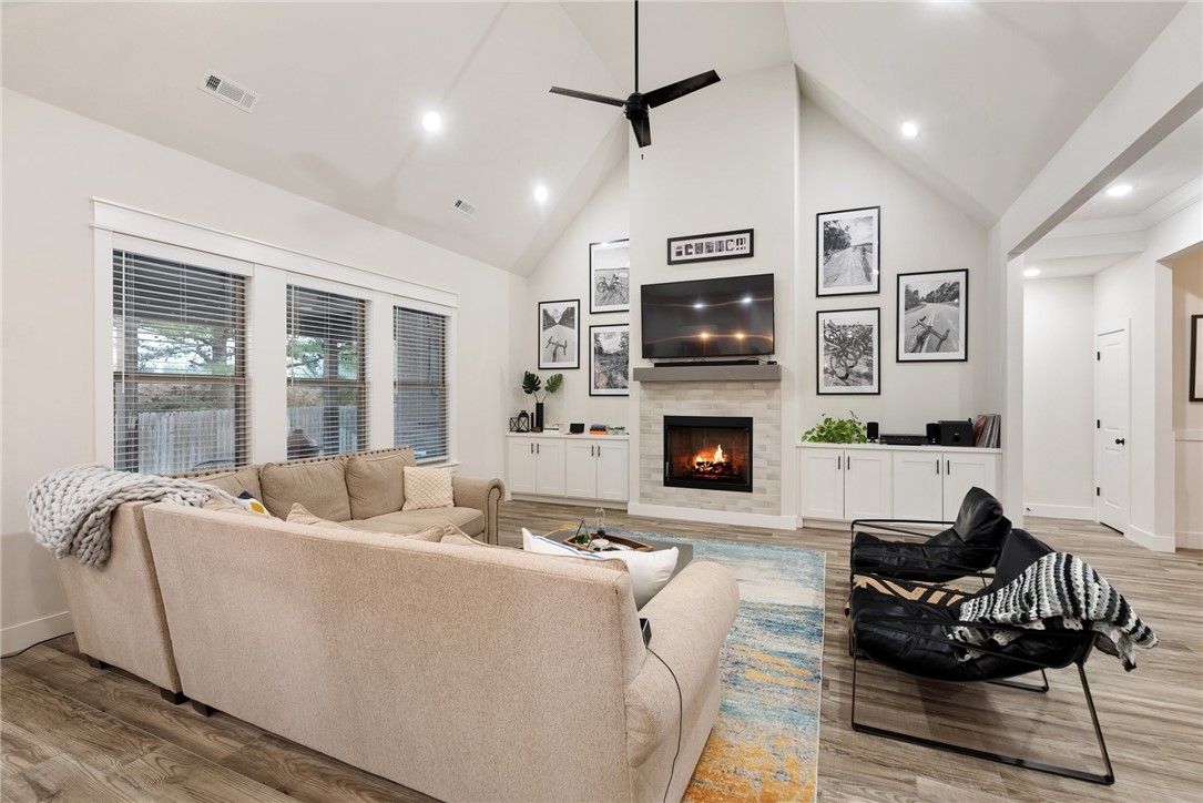 Woodhaven Manor Sub Rogers - Residential