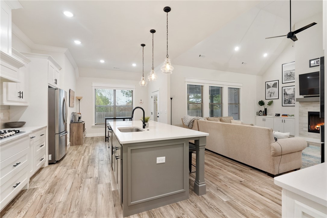 Woodhaven Manor Sub Rogers - Residential