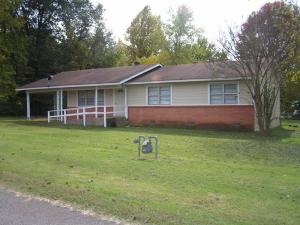 Excellent location in Lamar, walk to Post Office, Stores & Restaurant. Large city lot with chain link fence plus storage building. Roof less than 10 years old, new compressor on Central Unit about year ago, Home is in move in condition just waiting for your Thanksgiving and/or Christmas Dinner. Yes, Home for the Holidays..This is a MUST see ASAP..