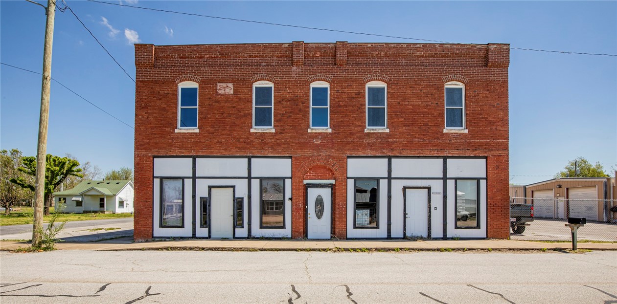 Incredible historic building in downtown Lowell. Zoned C1, this building is just waiting to be a destination retail, office, or entertainment space with a potential for residential upstairs. The gorgeous exposed brick will make for a perfect industrial design palette. Multiple spaces create endless options. Upstairs kitchen and bath have had some updates and it is ready for your creative touch.