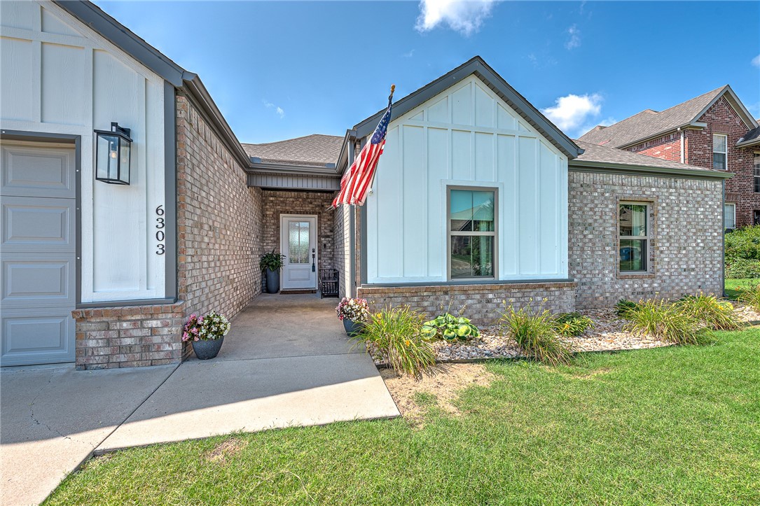 This spacious, better than new, quality-built home is located just minutes from the Walmart Home Office and highly rated Bentonville schools (Apple Glen Elementary and Bentonville West both with a 9/10 rating). The light-filled living areas create an inviting atmosphere, complemented by a functionally designed kitchen with ample counter space, gas appliances, and large island. Each of the generously sized bedrooms offer plenty of space with large closets, ceiling fans and window coverings. Set on a generously sized and fully fenced lot, it offers the ideal blend of comfort, space, and convenience. With nearby parks, trails, shopping, and dining, this home places you in the heart of it all while maintaining a welcoming neighborhood feel.