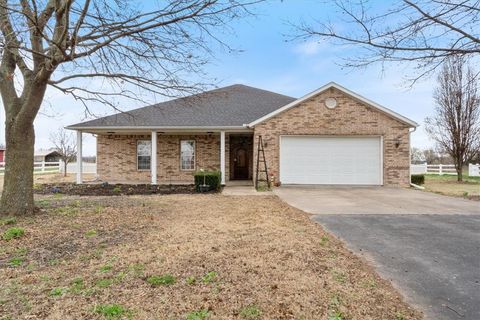 Photo of 954 NW Main Street, Gentry, AR 72734 (MLS # 1338570)