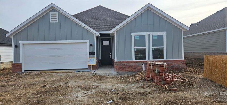 Great new construction home in Towne West S/D. The 'Caden' plan features 3 bedrooms, 2 bathrooms, wood floors, quartz countertops, split floor plan, stainless steel appliances, 12 ft ceilings in living room, LVP flooring, linear fireplace in large living room that opens to formal dining area, open kitchen with pantry, large master suite complete with huge walk in closet, separate shower & Jacuzzi tub with double vanity. Covered back patio, fenced in yard, & much more! Come take a look!
MLS Remarks: 
Directions: