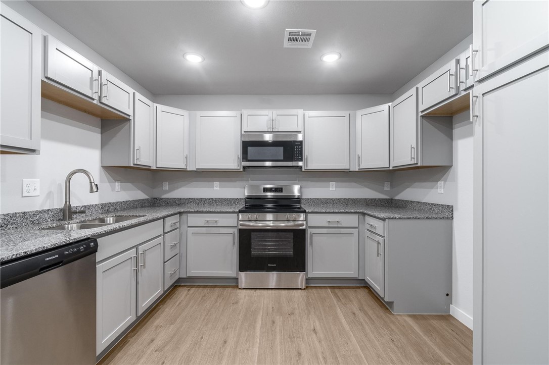 Woodward Park Ph I Highfill - Residential Lease