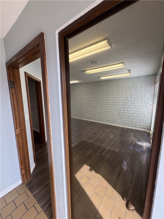 CENTER ONE HORIZONTAL-ROGERS - Commercial Lease