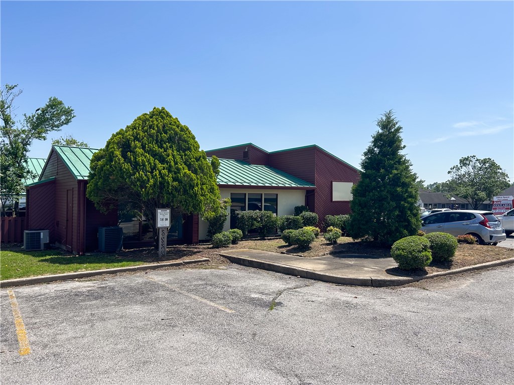 CENTER ONE HORIZONTAL-ROGERS - Commercial Lease