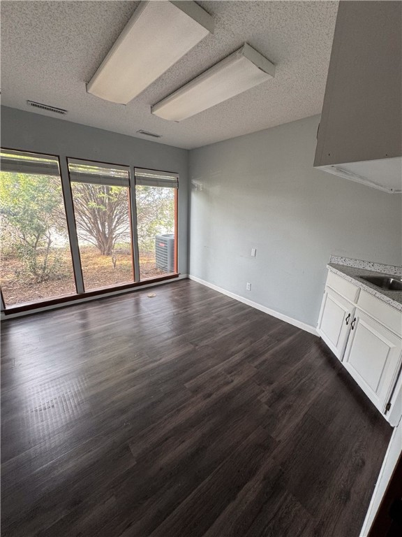 CENTER ONE HORIZONTAL-ROGERS - Commercial Lease