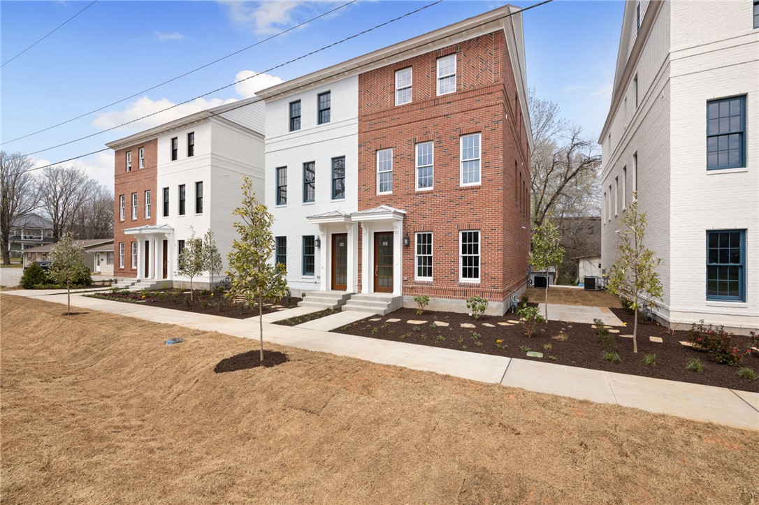 Elliott Corner - Residential