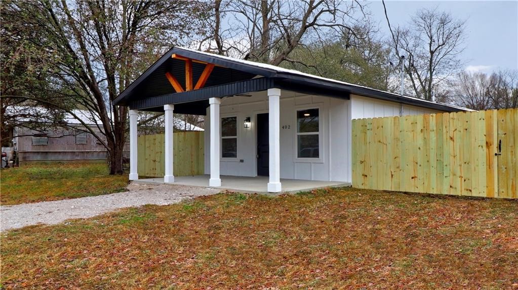 Fully Renovated + Under $230K — A Rare Find in NWA!
Welcome to 402 NE 4th Street in Gravette—a move-in ready 2-bedroom, 1-bath home that’s packed with updates and priced to sell. Remodeled down to the studs just over a year ago, this home features all-new flooring, paint, trim, doors, and a fully updated bathroom. The kitchen shines with modern cabinetry, newer countertops, and brand-new appliances—all ready for your next home-cooked meal.
The classic shotgun-style layout makes smart use of space with a simple, efficient flow. Bedrooms are cozy, the hallway is streamlined, and the whole home feels fresh and inviting.
Enjoy evenings on the oversized front porch or make the most of the partially fenced yard for pets, privacy, or play.
At just $225,000, you won’t find many homes in Northwest Arkansas offering this level of quality, comfort, and value. Perfect for first-time buyers, investors, or anyone looking to downsize without sacrificing style.