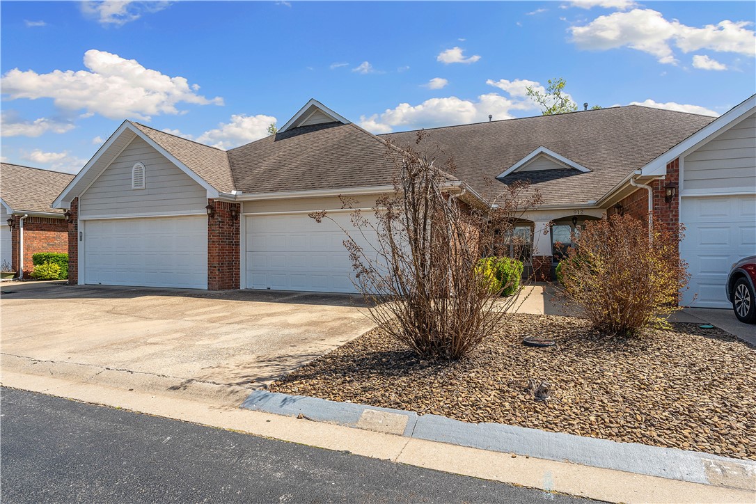Homes At Oakmont Horizontal Prop Rogers - Residential