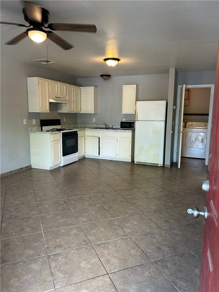 Hayes Sub In Hayes First Add - Residential Lease