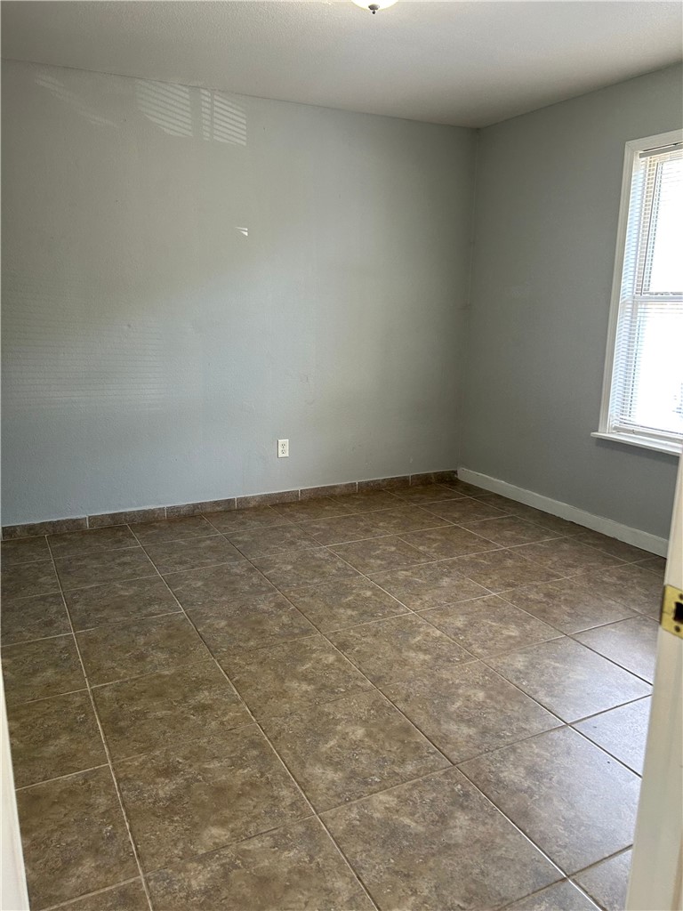 Hayes Sub In Hayes First Add - Residential Lease