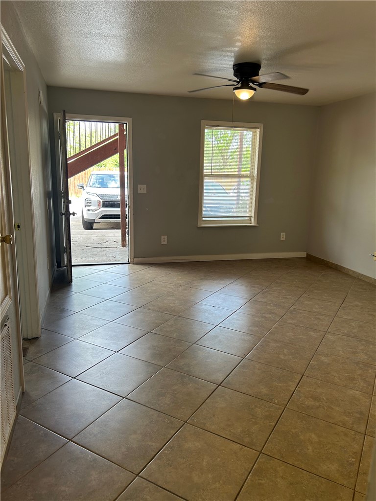 Hayes Sub In Hayes First Add - Residential Lease