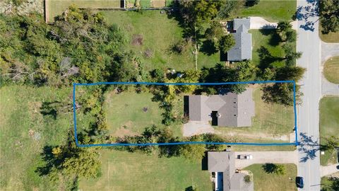 Photo of 1509 Poplar Street, Rogers, AR 72758 (MLS # 1324908)