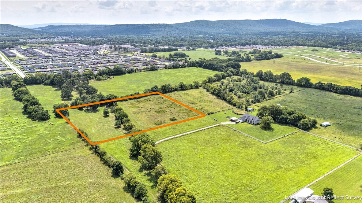 Beautiful, flat property in growing area with views of Kessler mountain in the distance! Perfect for those looking to build their dream home on acreage, while being minutes from town; or a great development opportunity. Private or public road can be extended down easement into the property. Located minutes from Hwy 62 in Farmington and Fayetteville MLK Jr. Blvd.