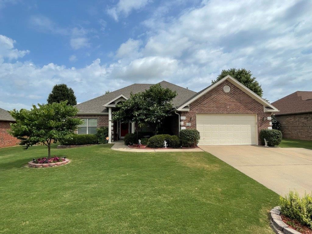 Immaculate home less than 2 miles from Bentonville West High School! Split floor plan includes master bedroom, 2 additional large bedrooms, formal dining room, eat-in-kitchen, 2-car garage, and large backyard with screened in patio. Large master bedroom with 36ā wide doorways, walk-in shower, whirlpool, and huge master closet. 10x8 outbuilding with 3ā air insulated walls. New roof and gutters with wide downspouts in 2019, new Range in 2020, and new carpet in May 2021.