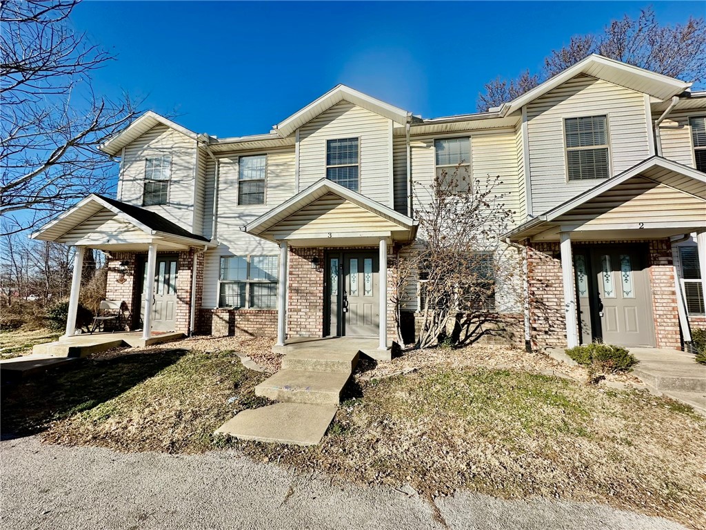 Charming 3-bed, 2-bath home for lease at 1242 SW Elm Tree Rd in Bentonville. This well-maintained property features an open living area, fully equipped kitchen, and a backyard. Located just minutes from downtown Bentonville, you'll enjoy proximity to local shops, dining, and the Crystal Bridges Museum of American Art, all within a 1-mile radius. The Bentonville Public Library and the picturesque Compton Gardens are also nearby, offering a perfect spot for relaxation or a walk. This home is just a short distance from parks, including Lawrence Plaza, and has easy access to major roads for a convenient commute. **$250 non-refundable pet fee.**