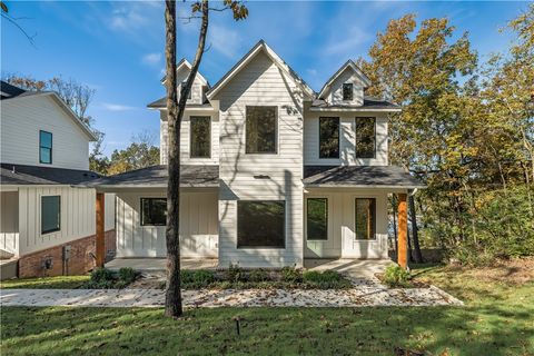 Photo of 1777 N Walnut Avenue, Fayetteville, AR 72703 (MLS # 1326658)