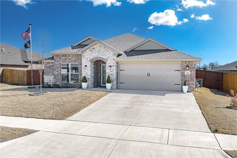 Photo of 921 S Green Heron Lane, Siloam Springs, AR 72761 (MLS # 1339079)