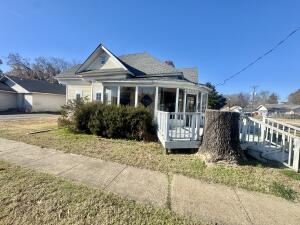 If you are looking for a premier location for your business, you must check out this property on North Arkansas. This high traffic location is phenomenal for businesses of all types and is minutes away from Arkansas Tech and downtown Russellville. The inside offers open space that can be transformed to meet any business need. Come check out this great commercial property for your next investment.
