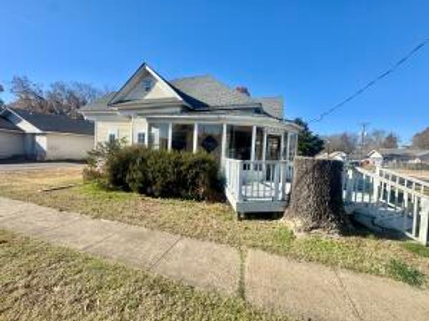 If you are looking for a premier location for your business, you must check out this property on North Arkansas. This high traffic location is phenomenal for businesses of all types and is minutes away from Arkansas Tech and downtown Russellville. The inside offers open space that can be transformed to meet any business need. Come check out this great commercial property for your next investment.