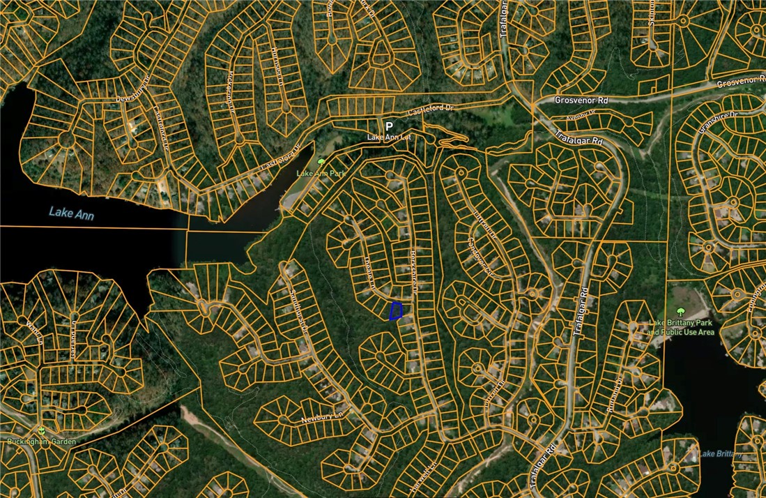 Quiet and secluded Bella Vista building site ready for your home. Lake Ann nearby. Plenty of Golf and Country Club amenities right around the corner. Water and electric at street.