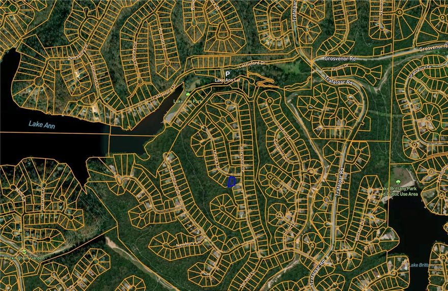 Quiet and secluded Bella Vista building site ready for your home. Lake Ann nearby. Plenty of Golf and Country Club amenities right around the corner. Water and electric at street.