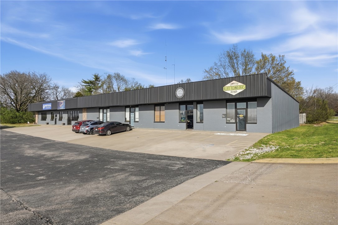 Fayetteville Outlots - Commercial Lease