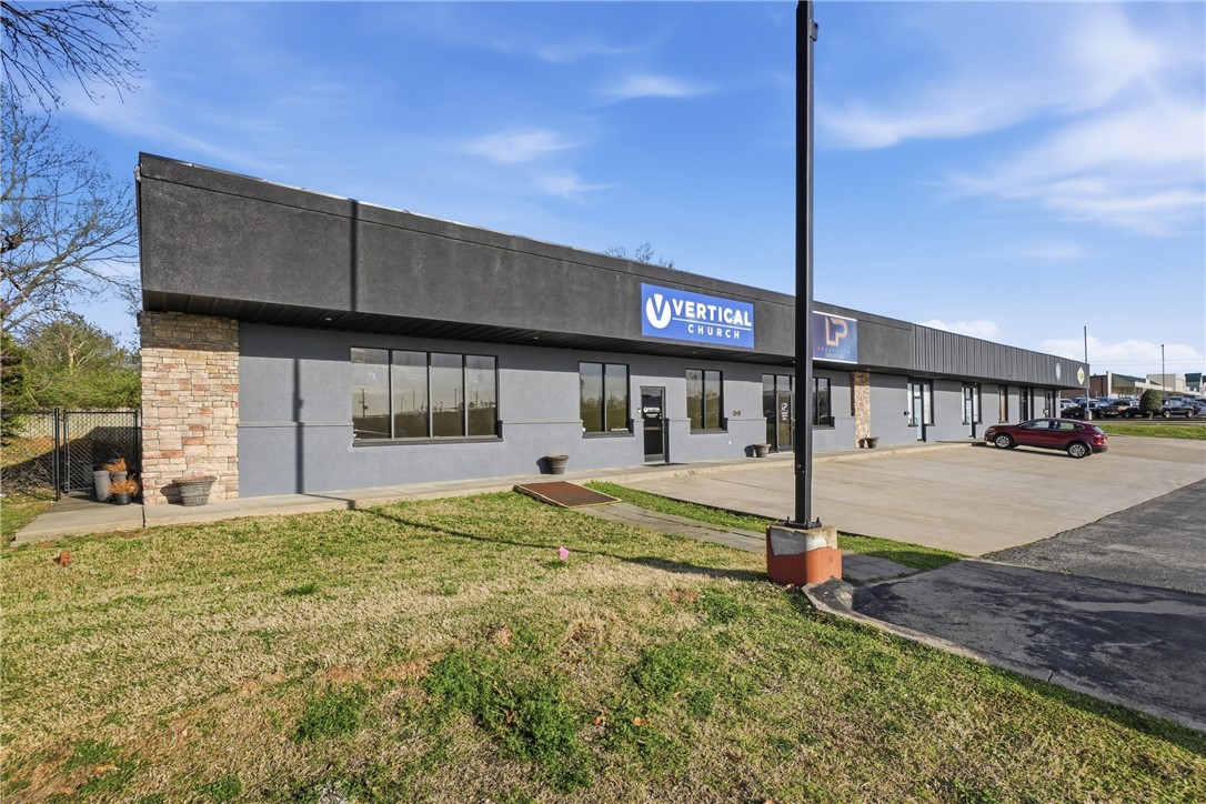 Fayetteville Outlots - Commercial Lease