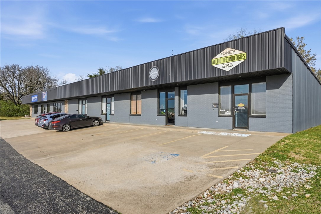 Fayetteville Outlots - Commercial Lease
