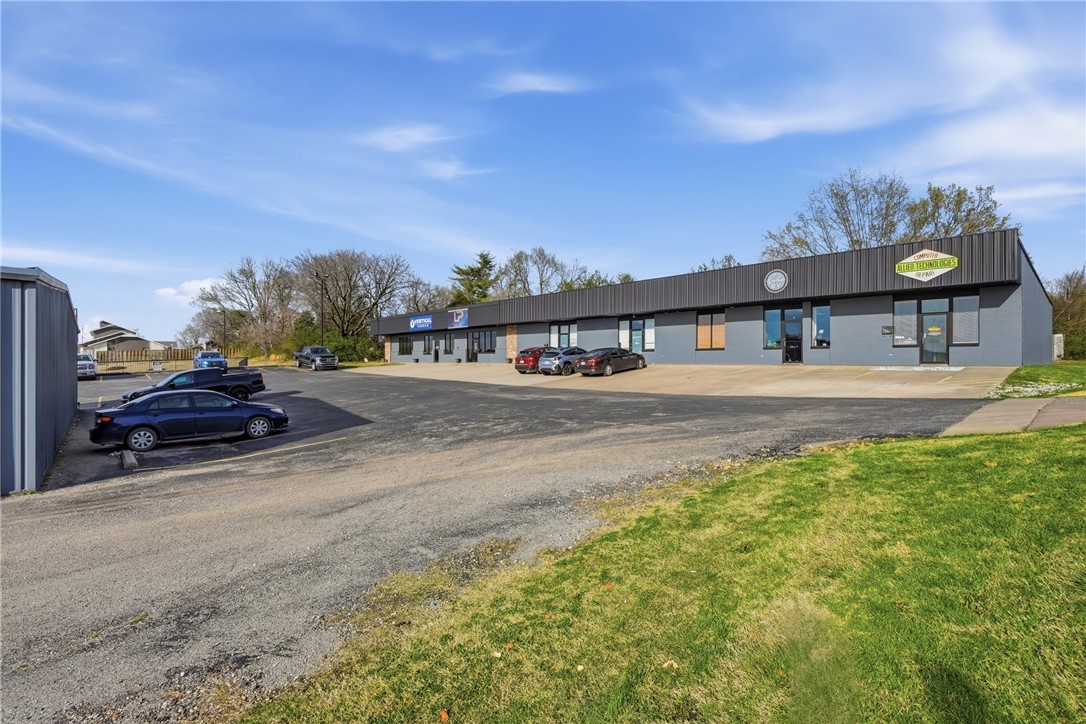 Fayetteville Outlots - Commercial Lease