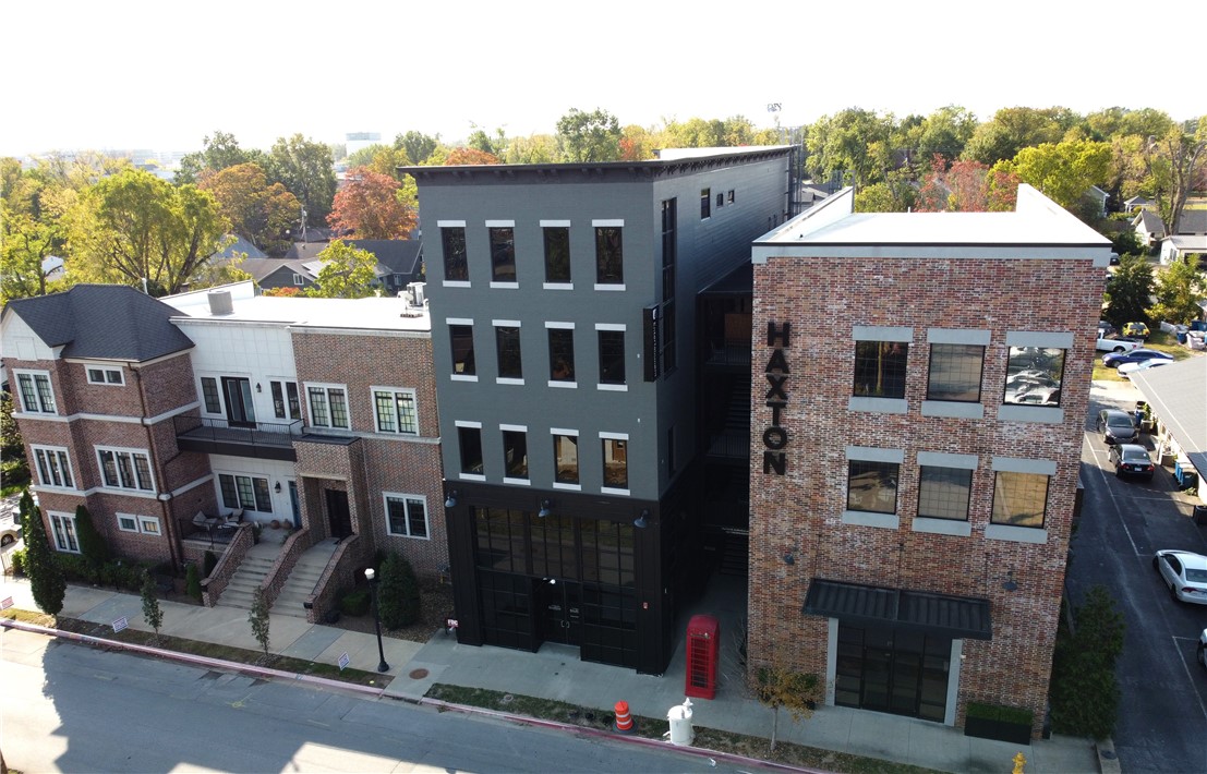 Modern office space available just one block from Bentonville's Historic Downtown Square. This space features contemporary finishes, direct elevator access, and the option to retain existing furnishings. Enjoy immediate access to all downtown amenities, including popular restaurants, mountain bike trails, parks, and surrounding businesses. Ideal for companies looking for a central location with a vibrant community atmosphere. Contact us to learn more and schedule a tour.