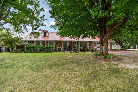 Photo of 1915 Dee Avenue, Springdale, AR 72762 (MLS # 1354976)