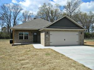 AVAILABLE NOW!! Contemporary 3 bedroom home with open floor plan featuring 9' ceilings in the living, kitchen, and dining areas. Entertaining Kitchen includes custom cabinetry & shows off its open design with beautiful granite counters & back splash. Low maintenance wood style floors in all the traffic areas, & unique split bedroom floorplan. Enjoy the large back yard complete with iron firepit & covered patio. Start 2021 off right by scheduling your showing today!!!