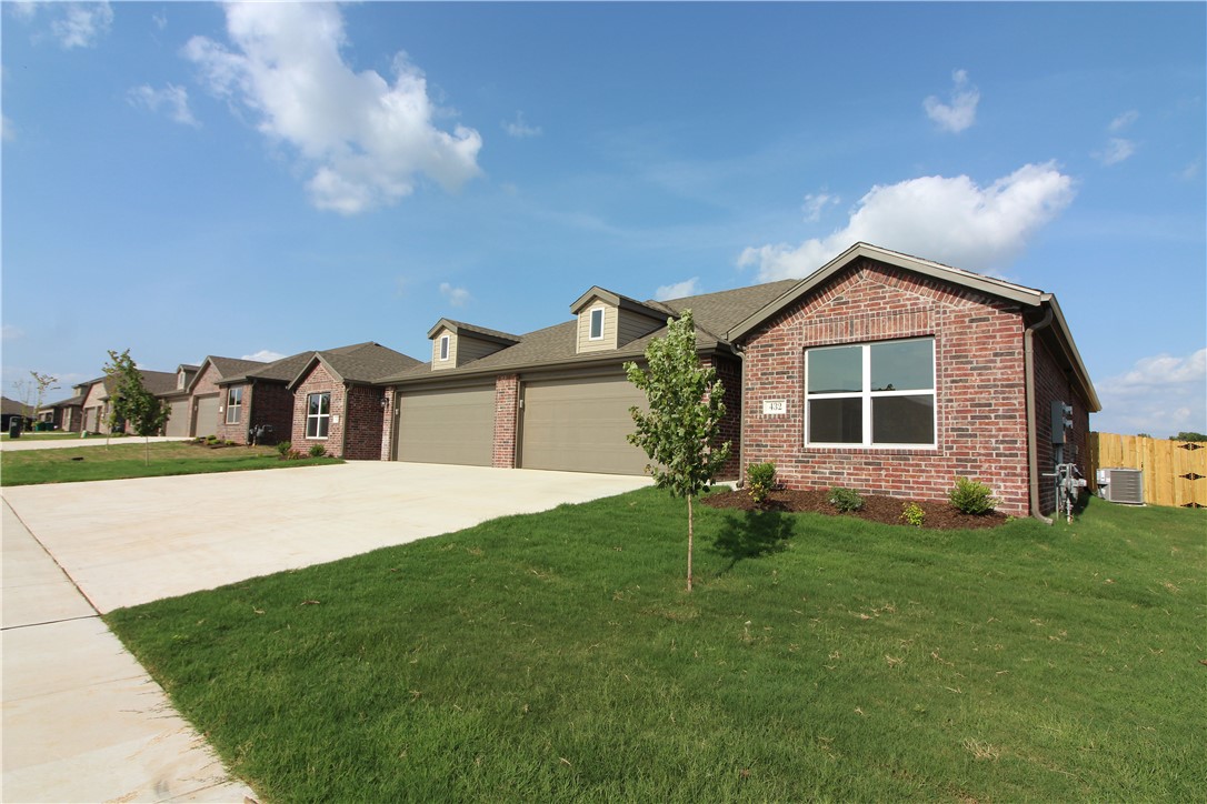 This 3 bedroom 2 bath townhome is only a few years old. Granite throughout, wood tile look flooring, large island bar, eat in kitchen, split floor plan, Dual vanities in primary bath w/ standalone shower & soaking tub. privacy fenced yard & 2 car garage. No showings until Aug. 3rd, 2023. I small pet negotiable with rental rate of 1495.00 plus additional deposit.