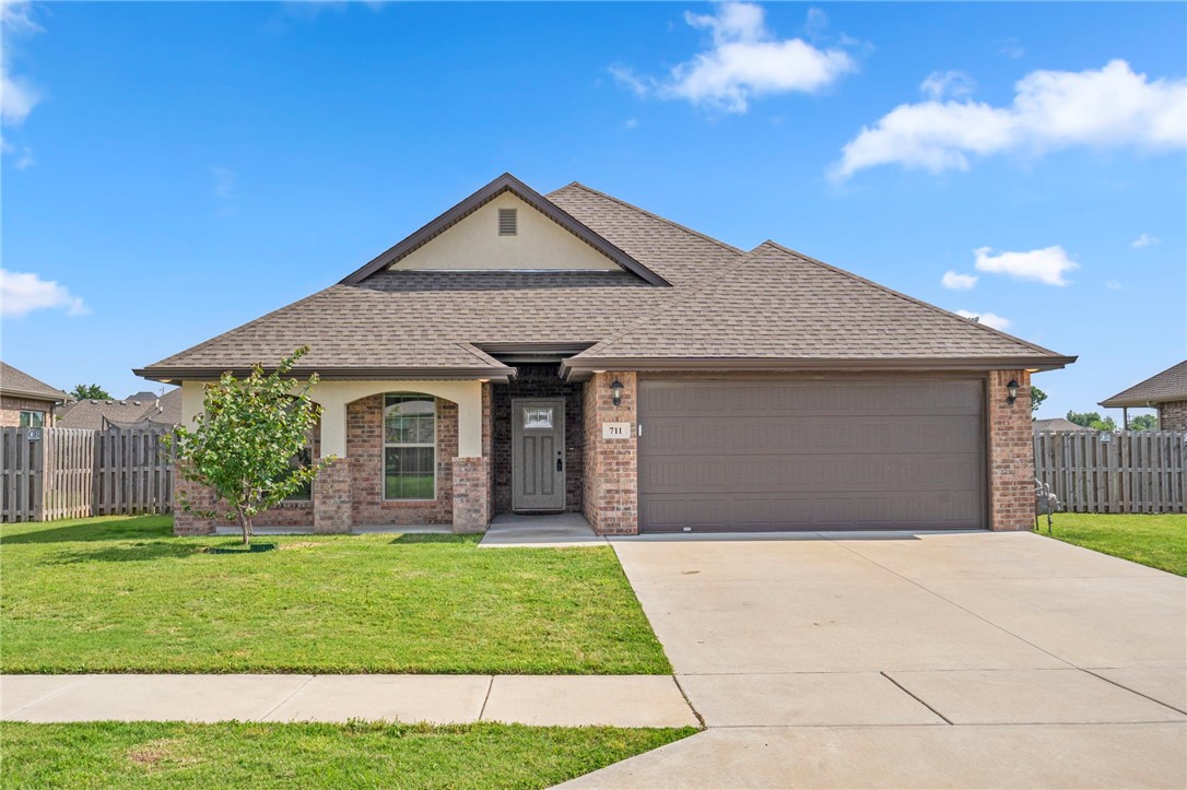 Don’t miss this rare opportunity to own a solar-equipped home in one of Centerton’s best areas!
Located within walking distance of Centerton Gamble Elementary and just minutes from Bentonville West High School, this very well-maintained, one-level home offers the perfect blend of convenience, efficiency, and comfort.
The split-bedroom floor plan provides privacy and functionality, while the spacious primary suite includes a large walk-in closet, jetted tub, and separate shower. Open-concept living areas make entertaining a breeze.
Owned solar panels mean significantly reduced utility bills—enjoy long-term savings and eco-conscious living from day one. A fully fenced, flat backyard is perfect for kids, pets, and outdoor entertaining.
Homes with this combination of location, features, and energy efficiency are hard to find—schedule your private tour today!