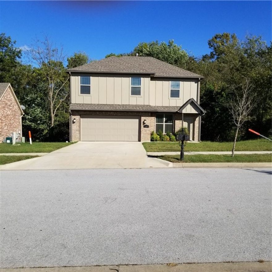Nice all brick home in southeast Fayetteville. Home features 3 bedrooms, 2.5 bathrooms, split floor plan, wood floors in living room, all appliances included, jacuzzi tub with separate shower in master bathroom, granite countertops, & covered back patio for entertaining.