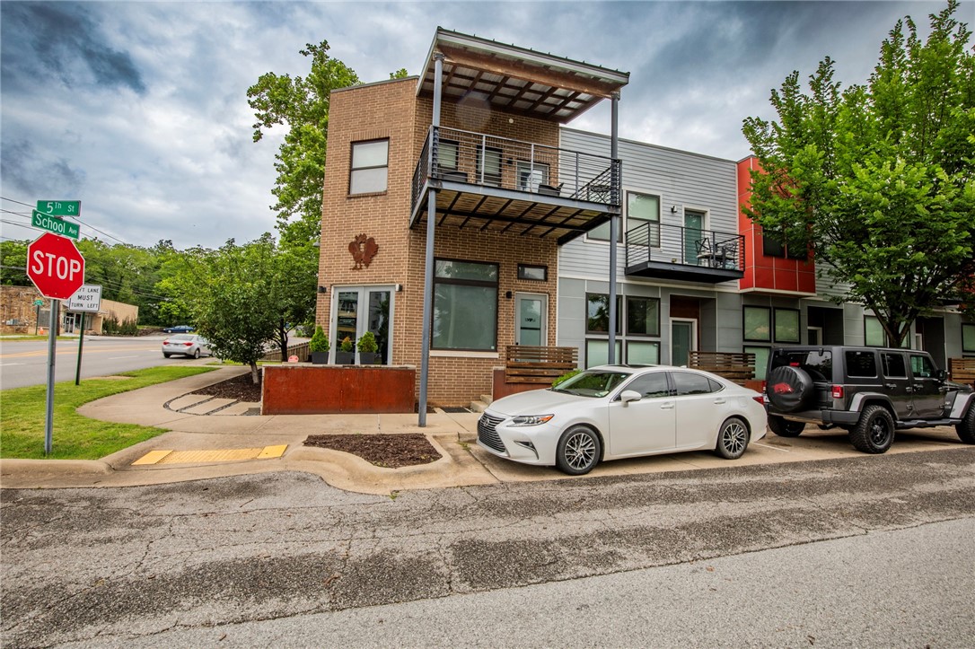 Amazing location just across the street from the Razorback Greenway & less than 1 mile from the University of Arkansas campus. This updated 760 sq ft condo w/ covered patio is the perfect combination of style & versatility. With restaurants, shops & Dickson St. close by you will be in the absolute heart of Fayetteville. Engineered wood flooring throughout, large master bedroom with updated kitchen and bath. This beautiful condo is move-in ready with all appliances to convey. Enjoy the sunset on the SW facing covered patio that measures 140 sq ft. Perfect for a primary home or investment while you have a student at the UA. So many options. Book your private showing today!