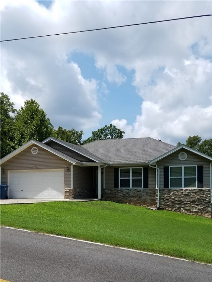 Lease $1650.00 per Month Security deposit $1650.00 Bright open floor plan, 3 bedroom 2 bath. Nice deck overlooking flat back yard. Located close to the pool, park and country club. Pets negotiable with $300.00 refundable pet deposit and $50.00 per month pet rent. All applicants 18 years and older $35.00 credit/ criminal history fee