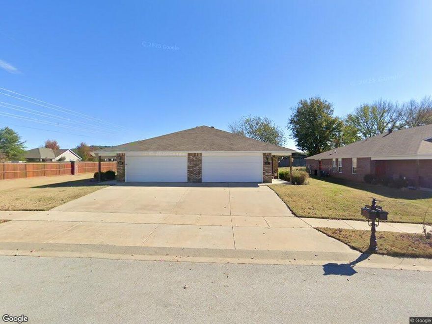 Discover this 3 bedroom, 2 bathroom rental home in Farmington, Arkansas. The home offers spacious rooms with an open feel and plenty of natural light that flows throughout the main living spaces. Designed for comfort and functionality, it provides a welcoming atmosphere ready to fit your needs.