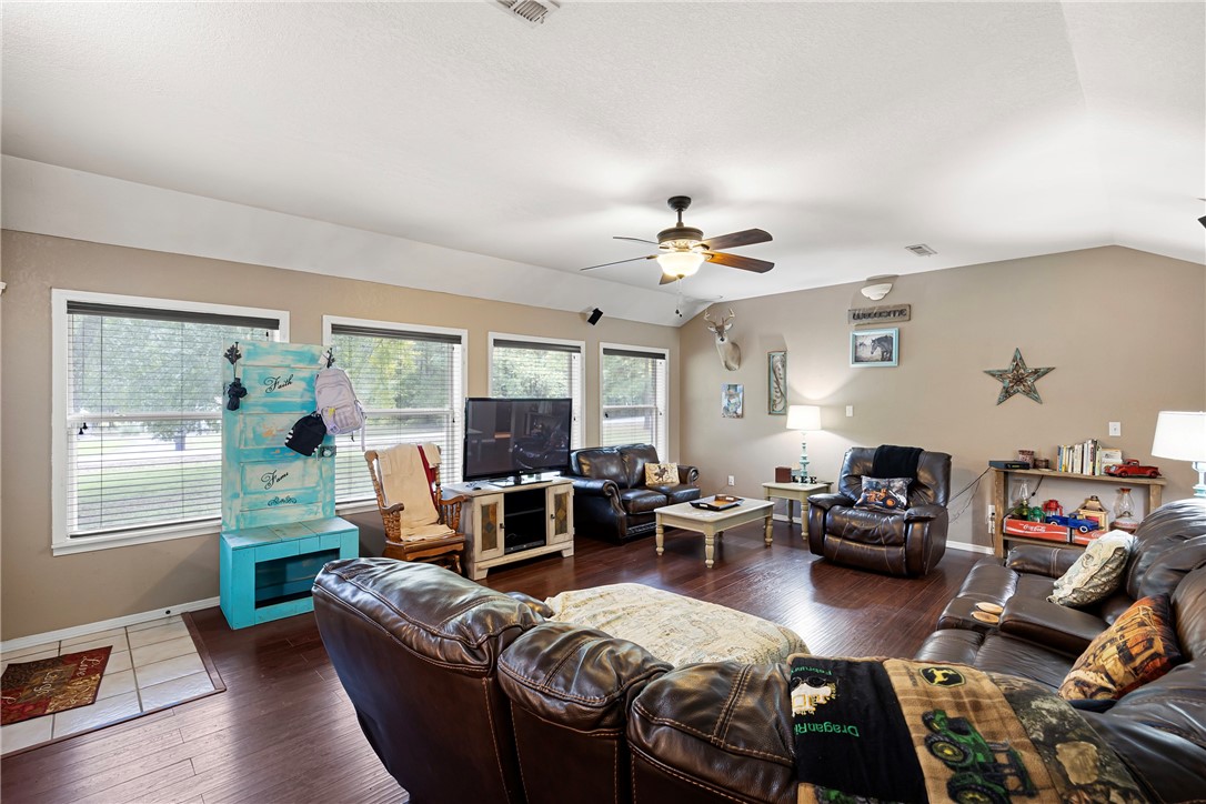 GOLDEN POND - Residential