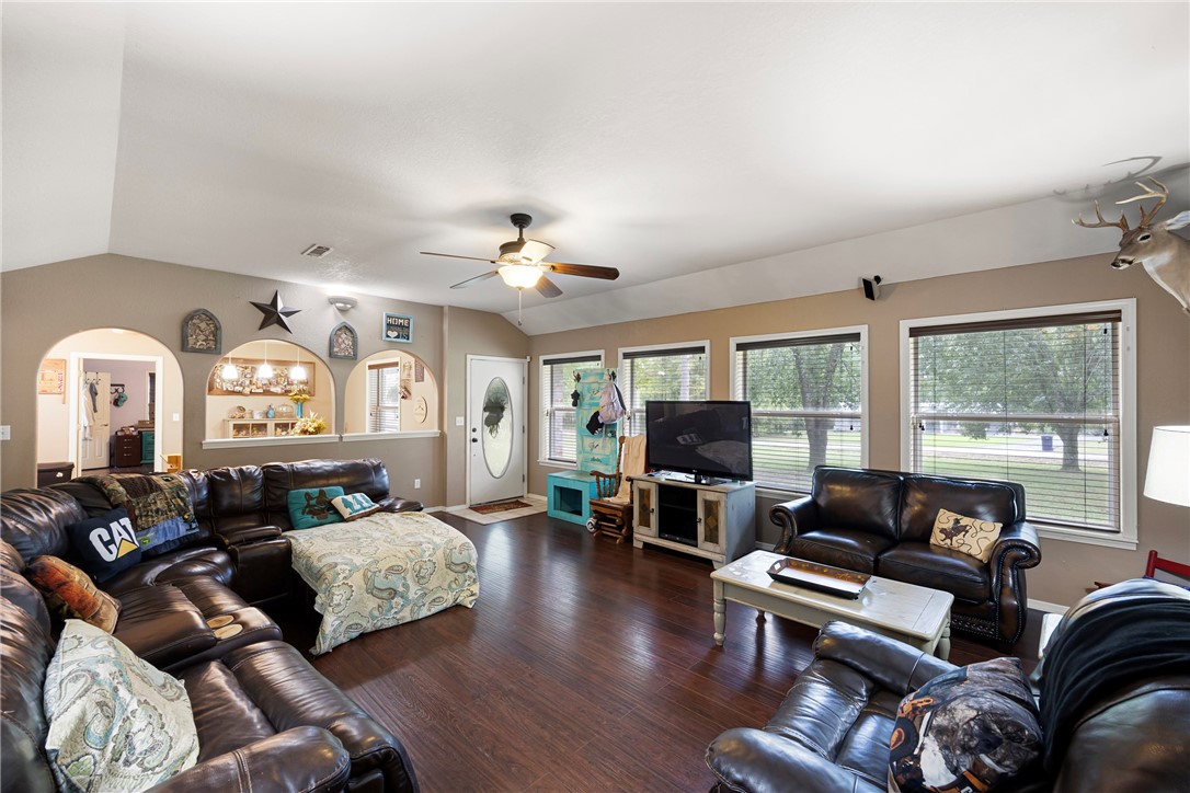 GOLDEN POND - Residential