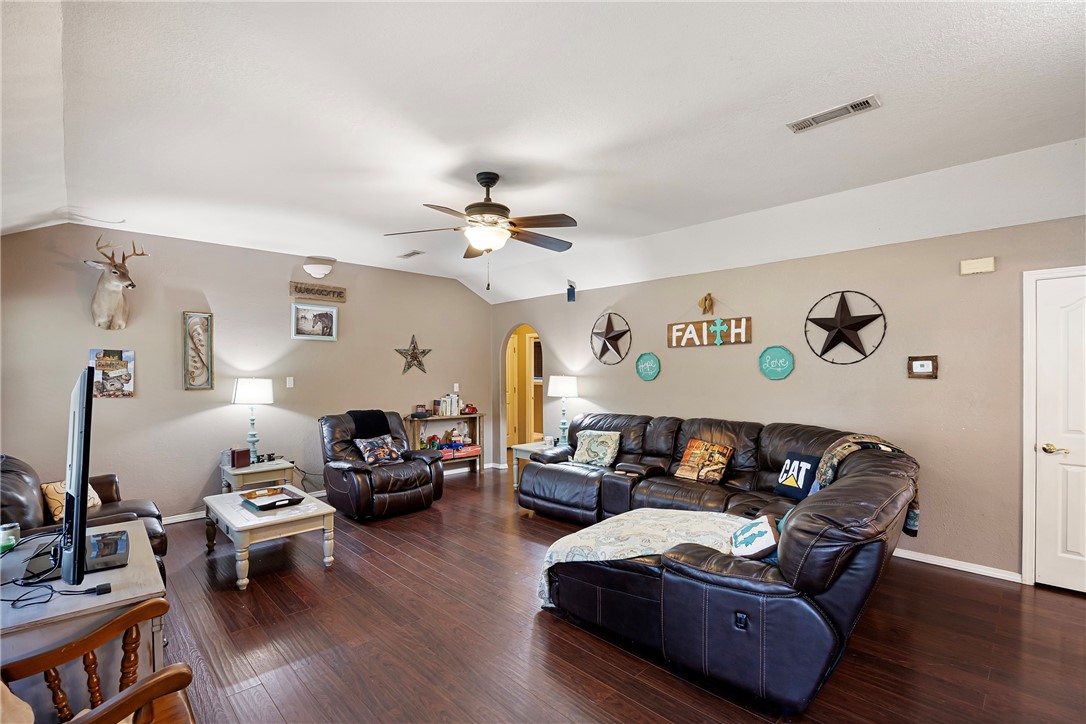 GOLDEN POND - Residential