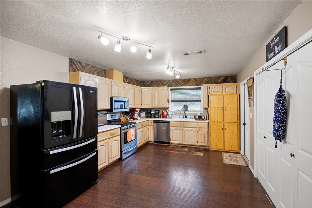 GOLDEN POND - Residential