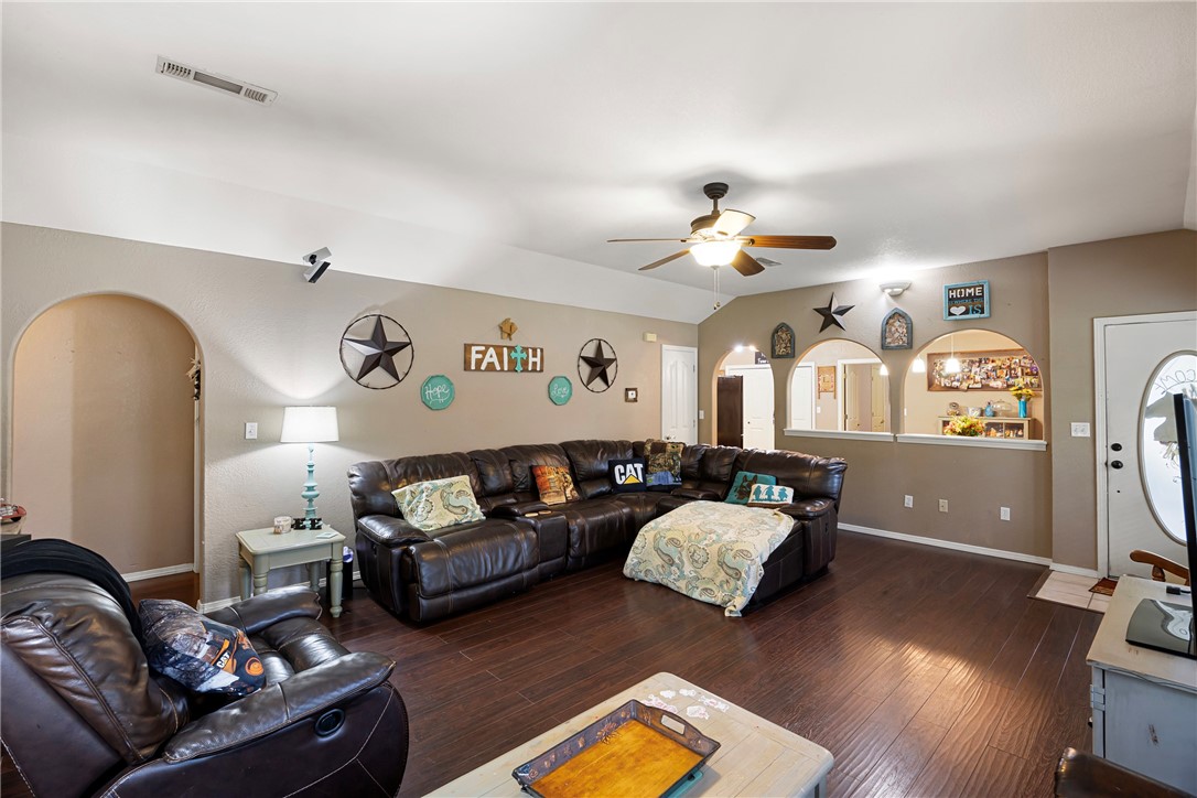 GOLDEN POND - Residential