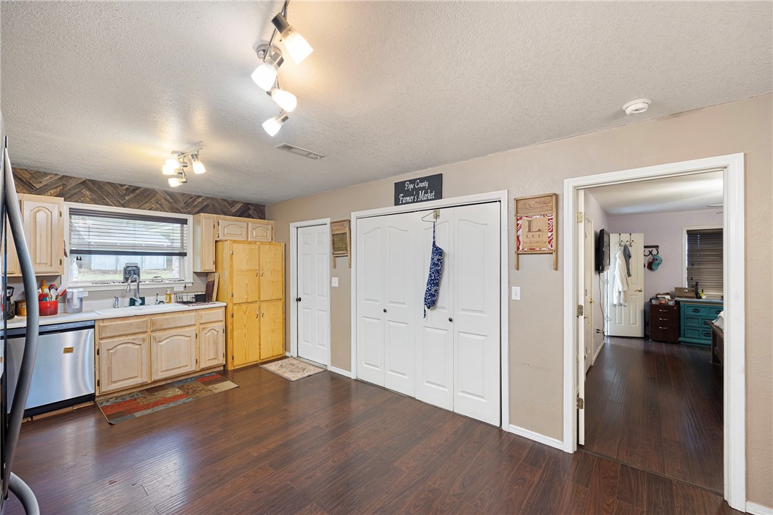 GOLDEN POND - Residential