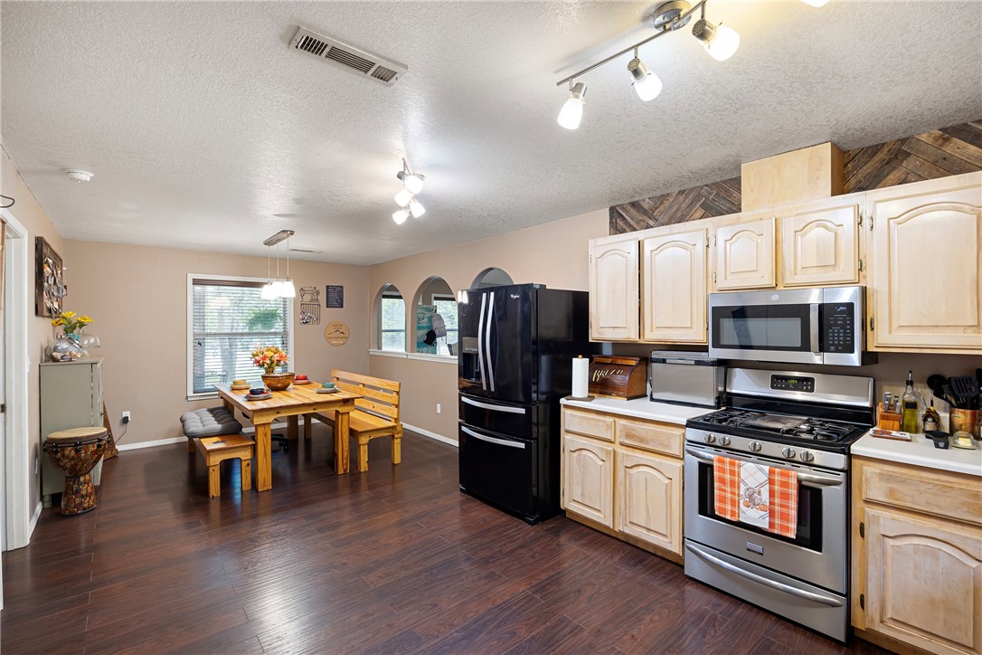 GOLDEN POND - Residential