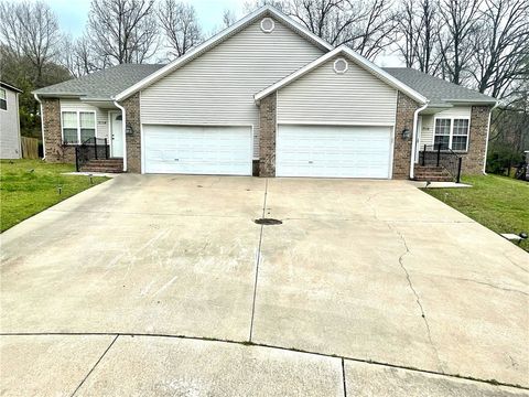 Photo of 2114 E Cinnamon Way, Fayetteville, AR 72703 (MLS # 1339209)