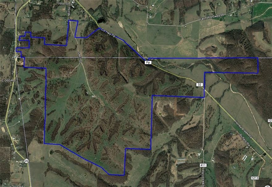 950 (m/l)incredible acre ranch with live water, 20+ ponds, Fenced and cross fenced with a mix of grazing and recreational. One of the last large ranches in the area. Corrals, (2)dwellings, and several barns make this a complete ranch. Land is mostly Arkansas but stretches into Missouri. Live water from Honey creek. Several hay meadows. Plenty of deer turkey and even quail hunting. Hwy 43 frontage to the west and honeycreek/PP rd frontage to the northeast